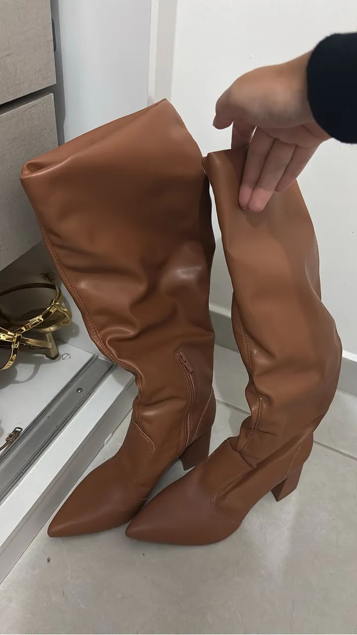 Bota de couro marrom