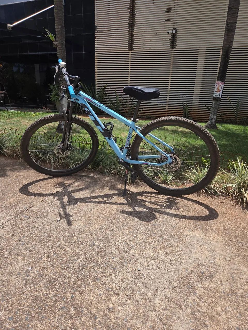BICICLETA GT EM ALUMÍNIO