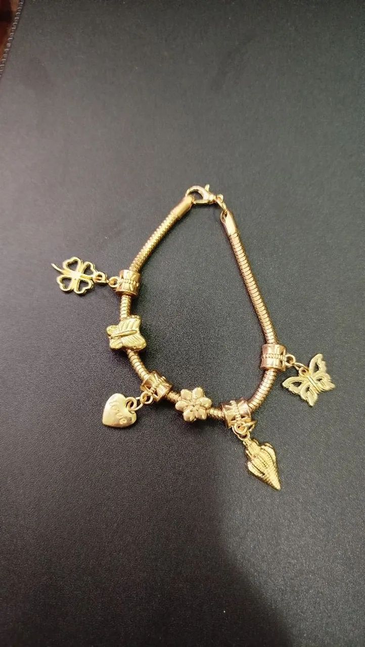 Pulseira dourada com berloques da marca Morana - Foto 5