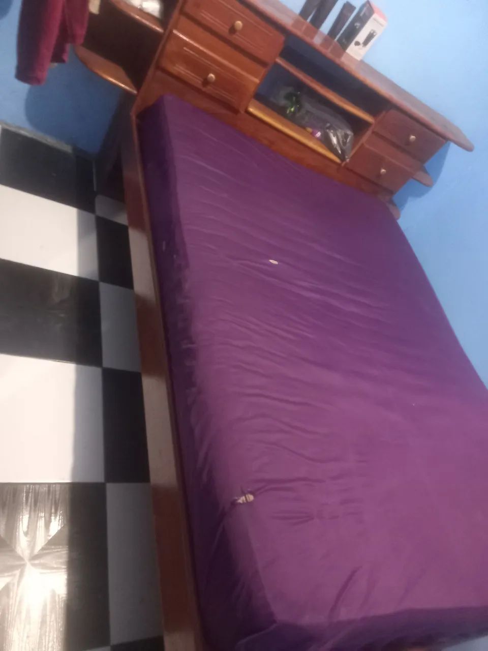 Vende-se uma cama