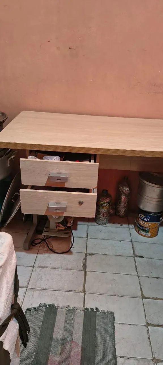 Mesa de escritório semi nova - Foto 2