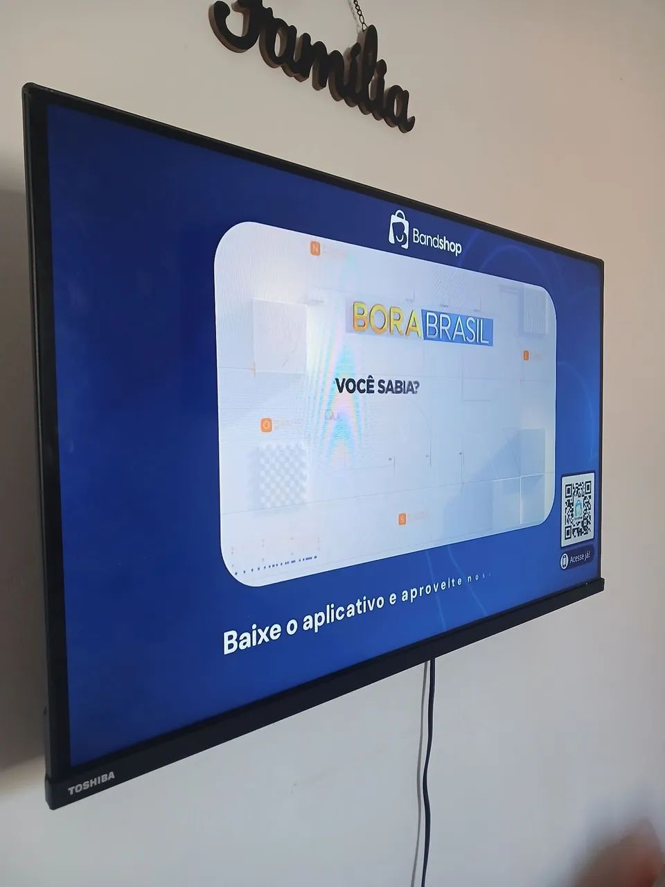 Tv 32 polegadas Toshiba semi nova pegando tudo perfeitamente. Pouco tempo de uso 