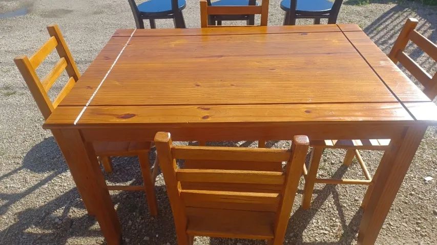 Mesa de pinus de 1,10x75, seminova, com 4 cadeiras. - Foto 3