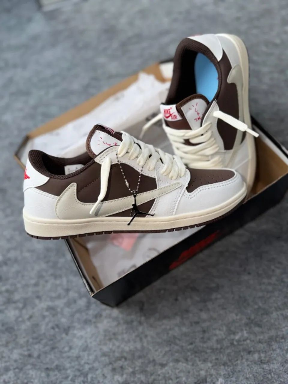Tênis Nike Jordan x Travis Scott Low Masculino Cor: Branco/Marrom