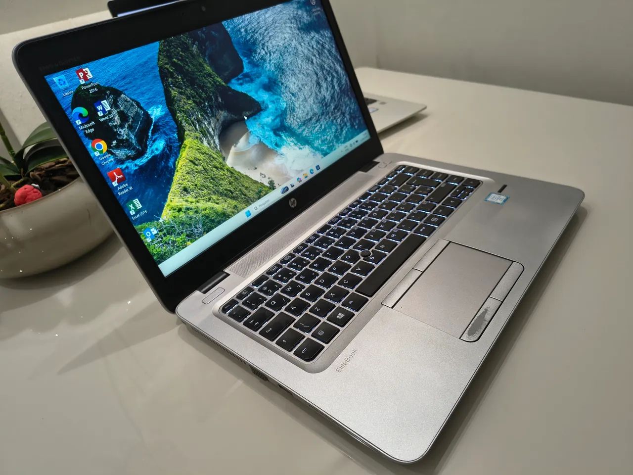 Notebook HP Core i5 8ram SSD256NV Windows 11 Office Antivírus