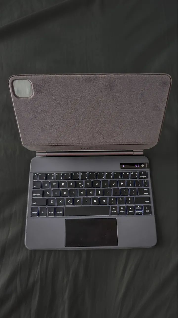 Capa IPad com teclado iluminado  - Foto 3