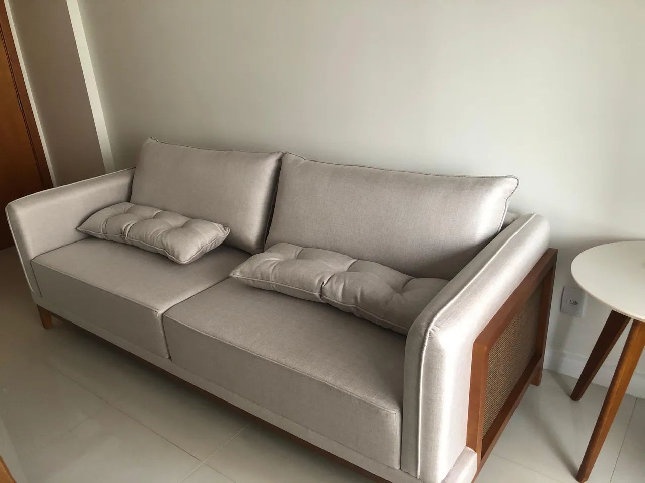Lindo sofá de linho da loja Smarçaro  - Foto 3