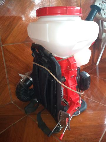 Vendo uma bomba de veneno motorizada