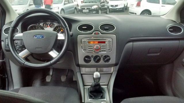 FORD FOCUS SEDAN GLX KINETIC 2.0 16V FLEX Preto 2011/2012 - Foto 4