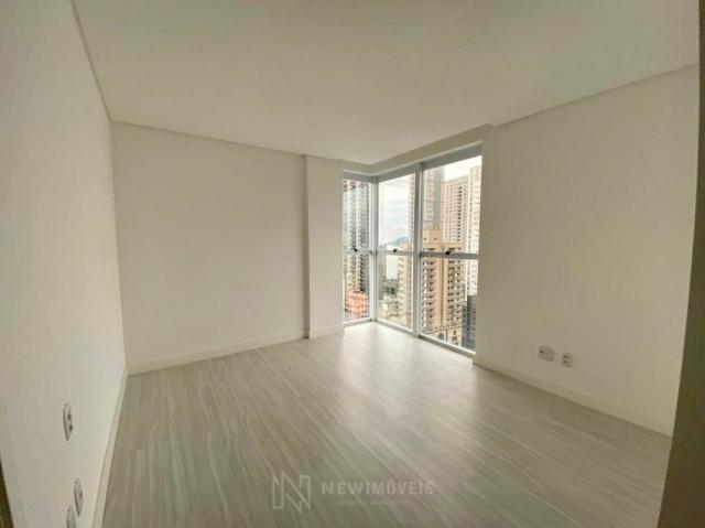 Apartamento andar alto com 3 Suítes 2 Vagas no Centro em Balneário Camboriú - Foto 16
