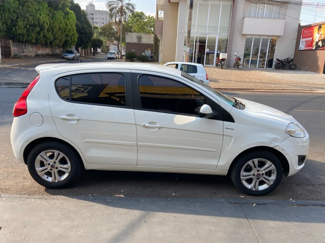 PALIO ESSENCE 1.6 DUALOGIC 2013 COMPLETO