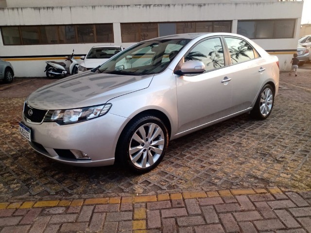 VENDO CERATO ANO 2011 AUTOMÁTICO