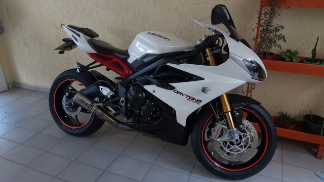 TRIUMPH DAYTONA675R 2014