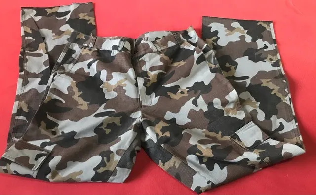 Vendo calça tática, nova, tecido Nylon Rip-Stop 45.