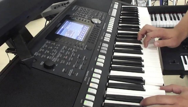 Faça aulas de Teclado 