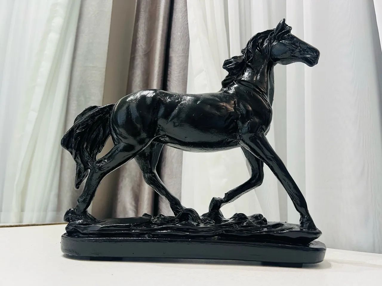 Estatua De Cavalo Enfeite Sala Escultura Decorativa em Resina 