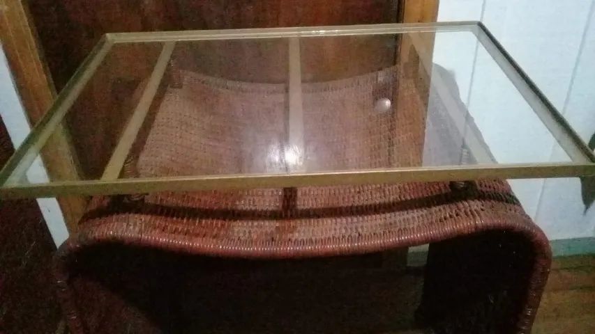 Mesinha Antiga Em Ferro E Vime - Foto 2
