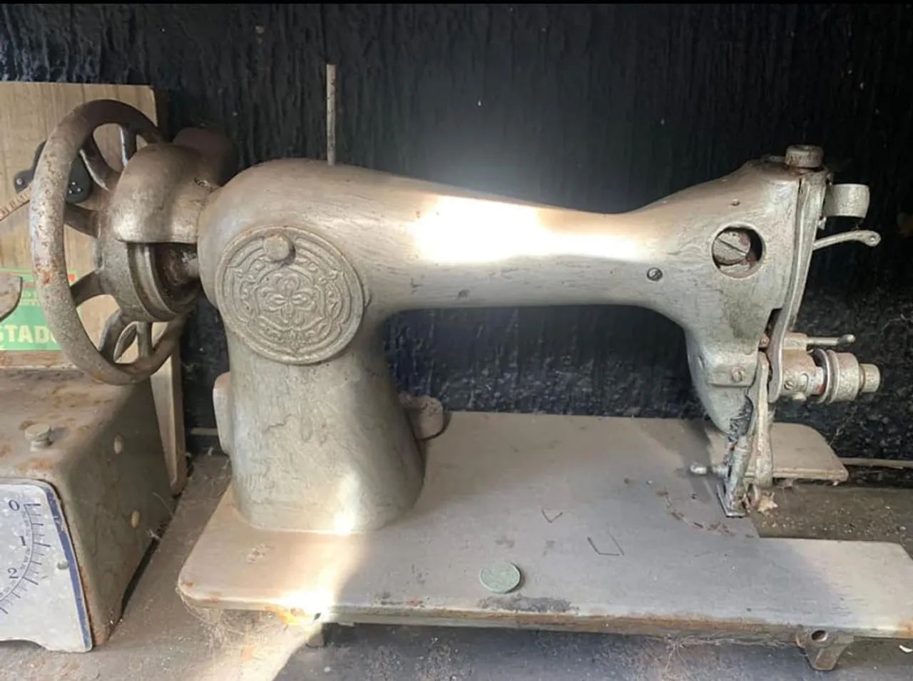 Máquina de costura antiga 