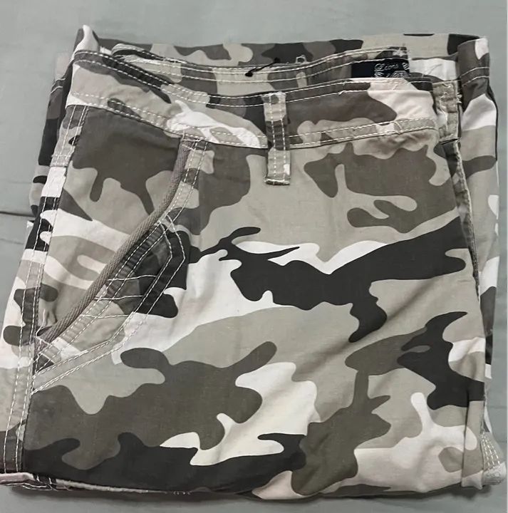 Bermuda Camuflada marca Lions Crest  - Foto 4