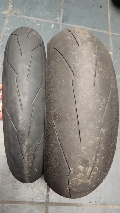 Par pneu usado Pirelli Diablo Super Corsa SP e SC 120/70-17 e 180/60-17
