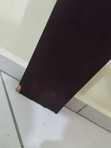 Mesa tampo de vidro, em madeira maciça 64254013585154124