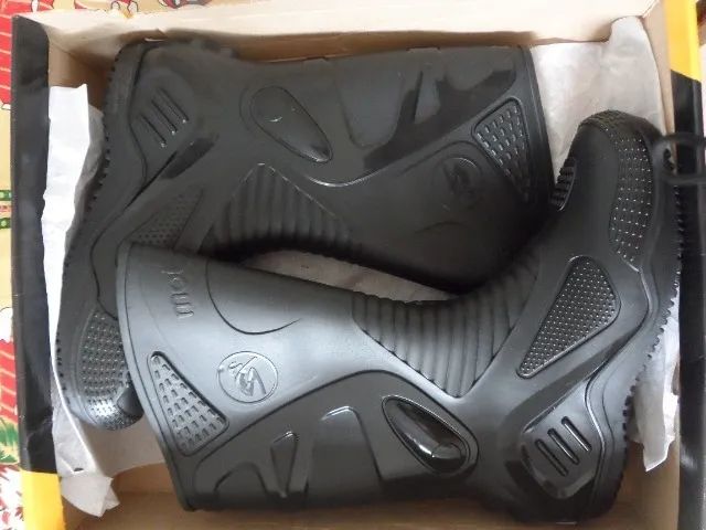 Bota Em Pvc Cano Médio Com Forro - Foto 3