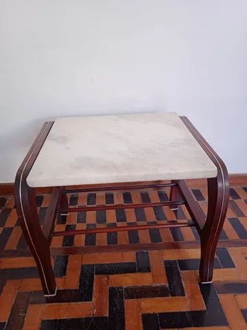 Mesinha de madeira com tampa de mármore - Foto 2