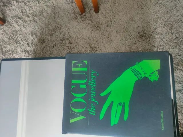 Estojo com livro da vogue jewellery em inglês  - Foto 2