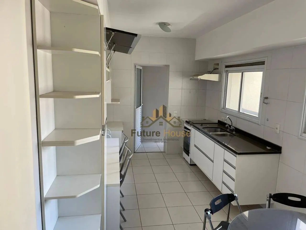 Apartamento no condomínio Essência Alphaville, 212m², 4 dorm, área de lazer e muito mais
