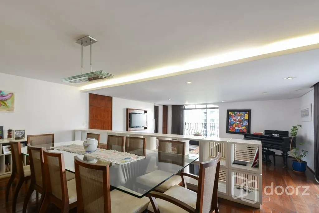 Imóvel na José Maria Lisboa com 5 dormitórios e 468m²