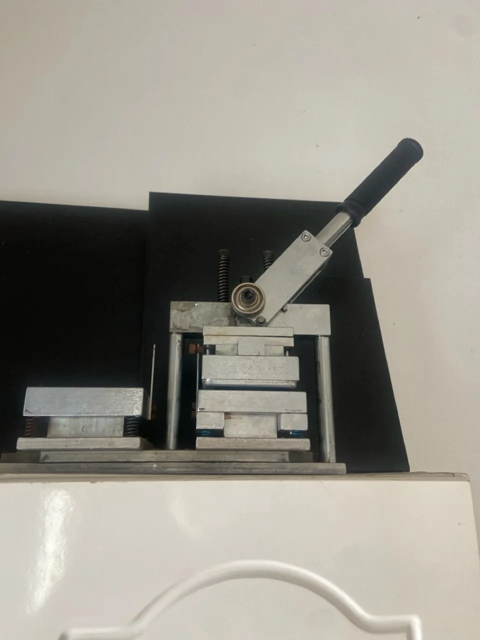 Duas Máquinas Manual de Fazer Ímãs Magnéticos / Crachás