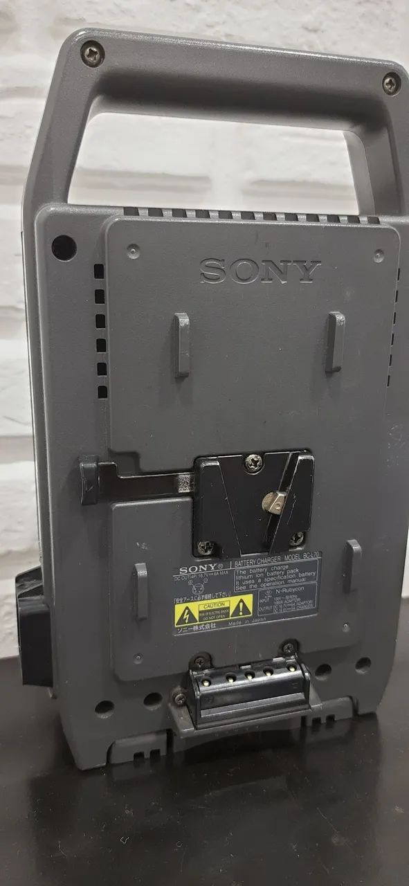 Sony AC-DN10A / BCL-70 - Carregador Profissional Dual - Original - Foto 2