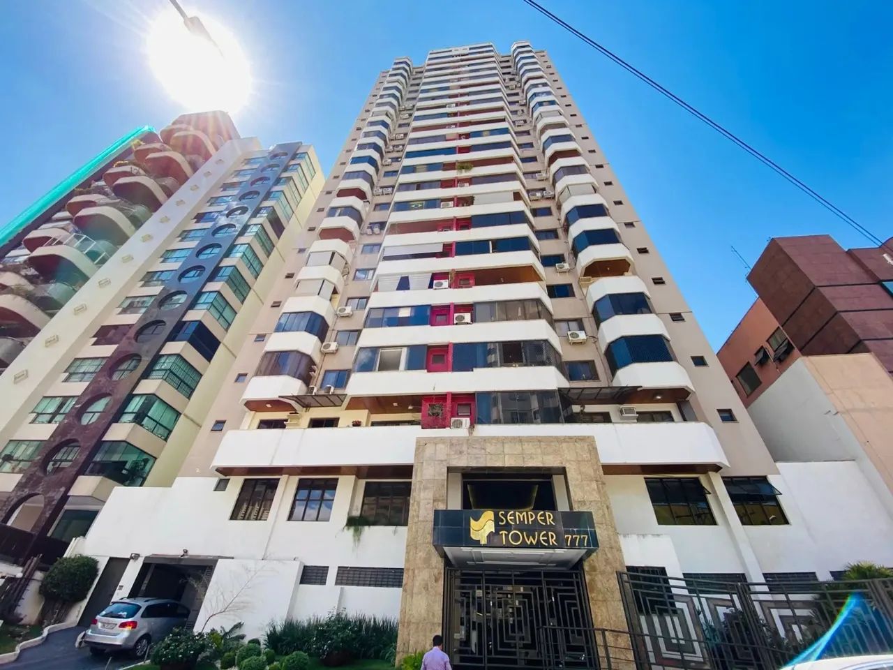 Venda apartamento 131m², 4 quartos. 2 súites, varanda, 2 vagas no Setor Bueno - Goiânia - 