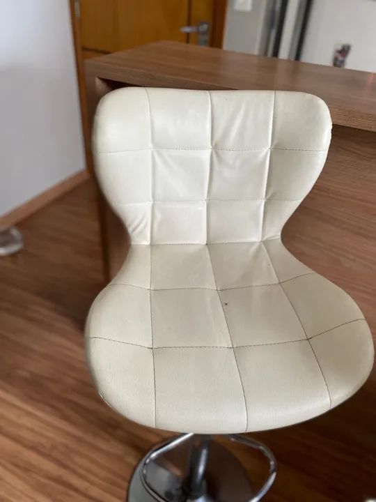 Par de Banquetas Giratórias Brancas - Foto 4