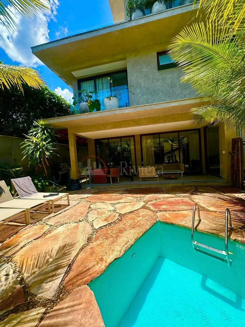 Casa a Venda em Maresias, Condomínio Fechado Frente ao Mar com Localização Privilegiada e