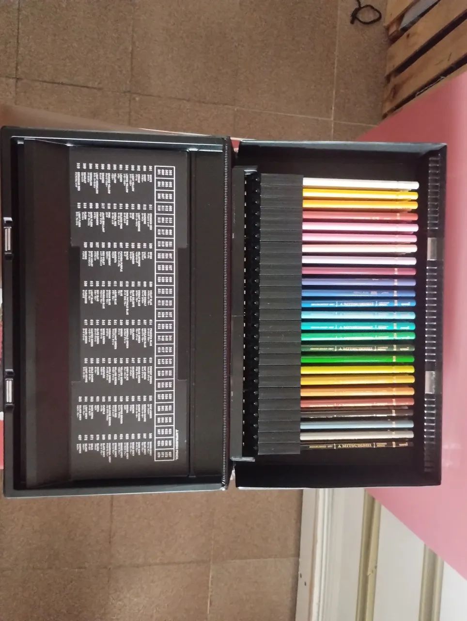 Estojo de lápis de cor 100 cores Uni-ball profissional  - Foto 5