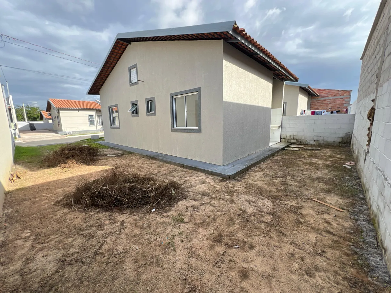 Alugo casa no condomínio Gran Village Boulevard 2
