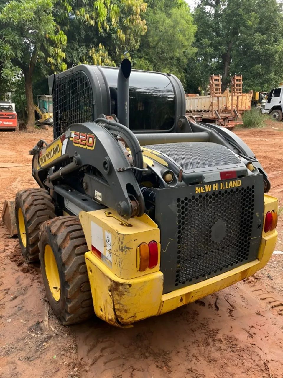Mini carregadeira New Holland L220 ano 2014 - Foto 3