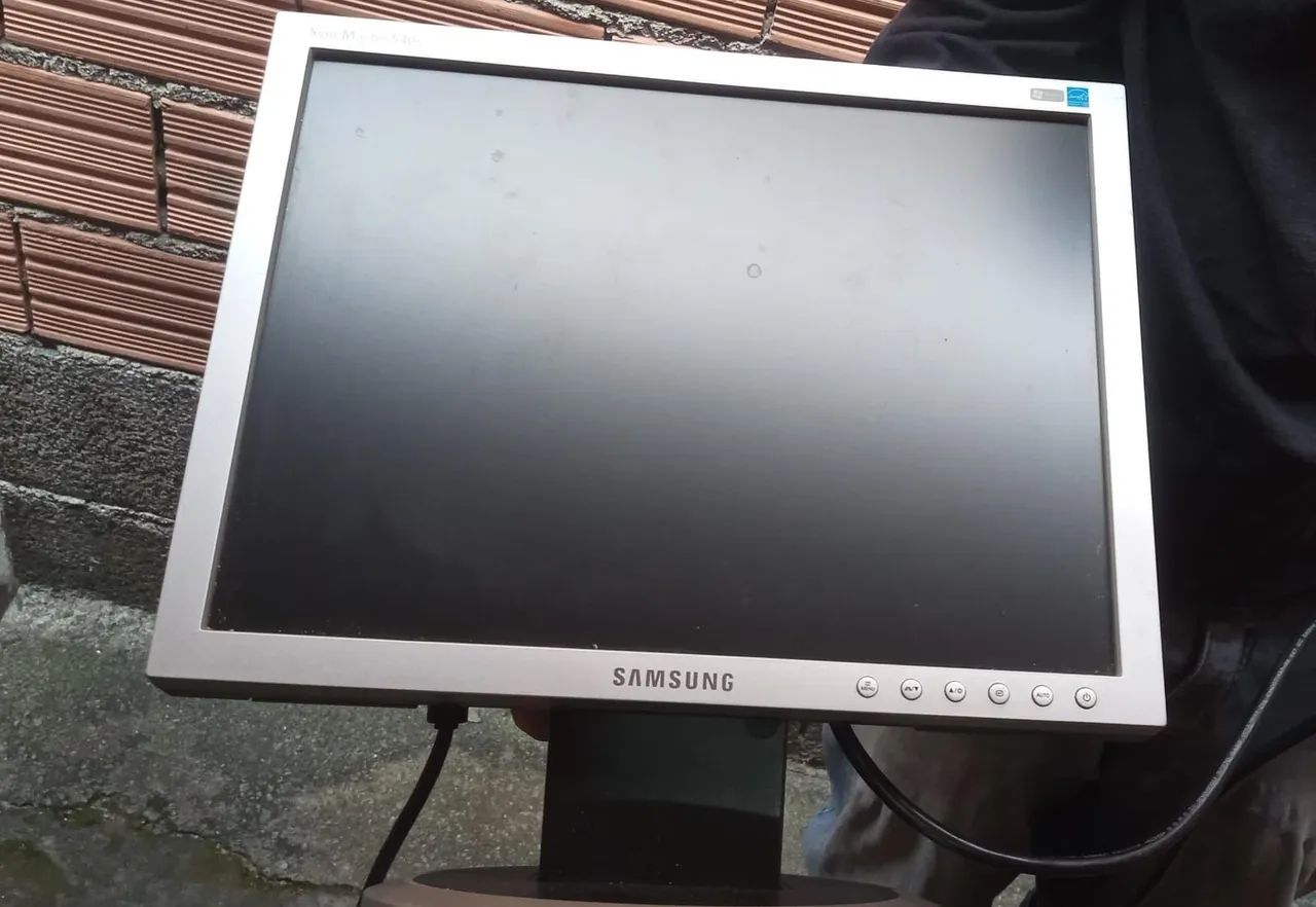 Monitor Samsung 15 pol.64739263625859120
