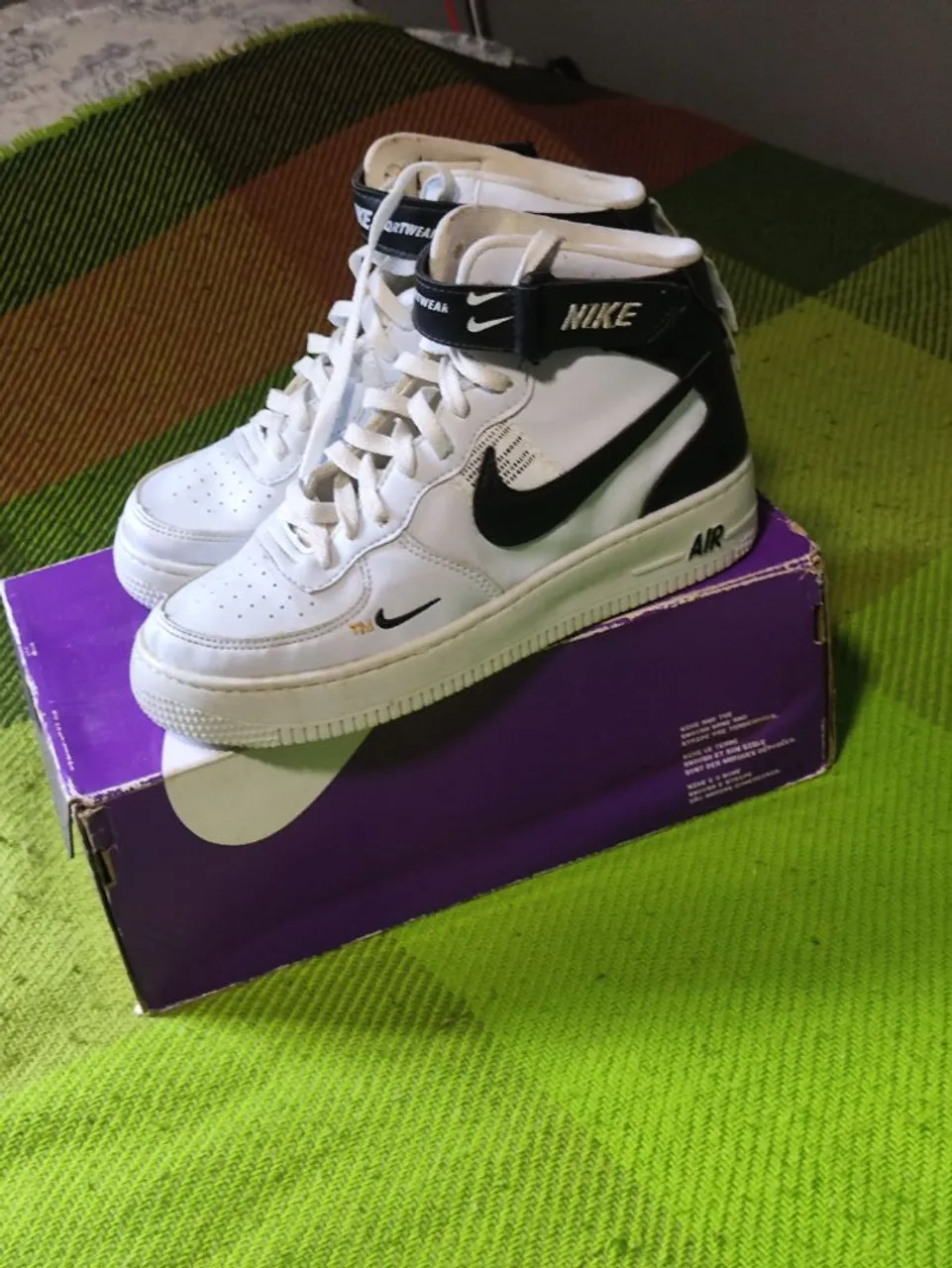 Tênis Nike Air Force 1 Mid Branco e Preto