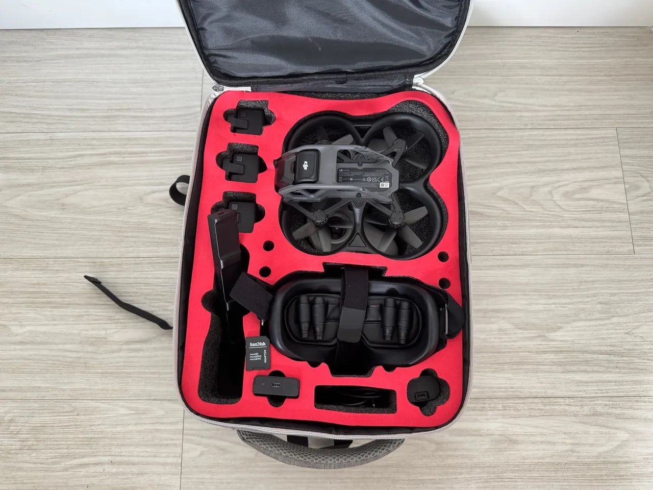 DJI Avata Combo - Óculos + FPV remote + 3 baterias + carregador + bolsa