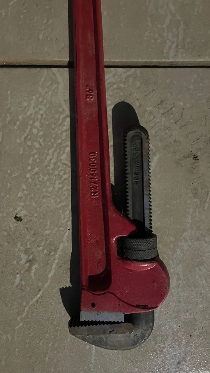 Chave de grifo 36" - Foto 2