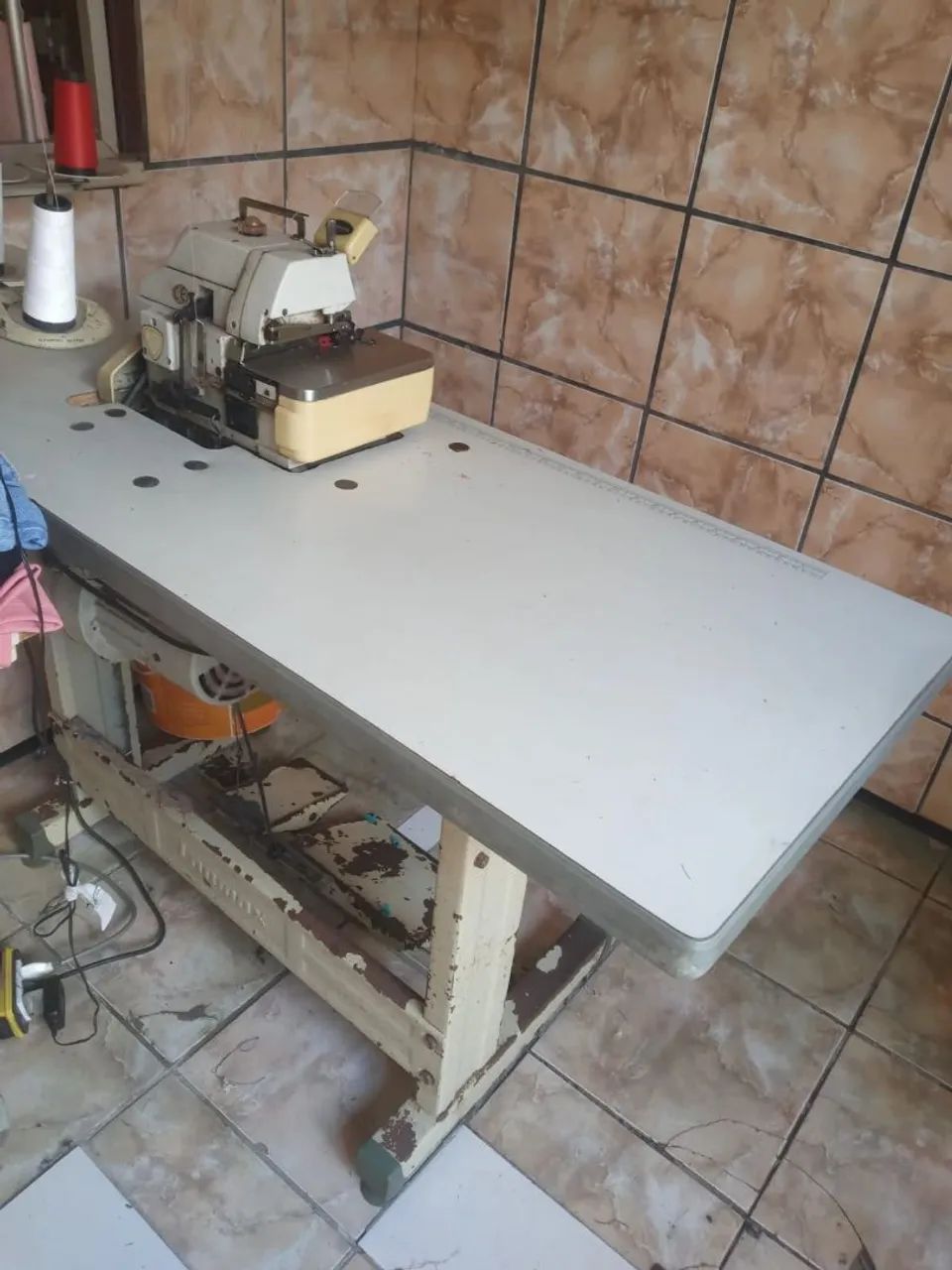 Máquina de Costura Overlock Industrial