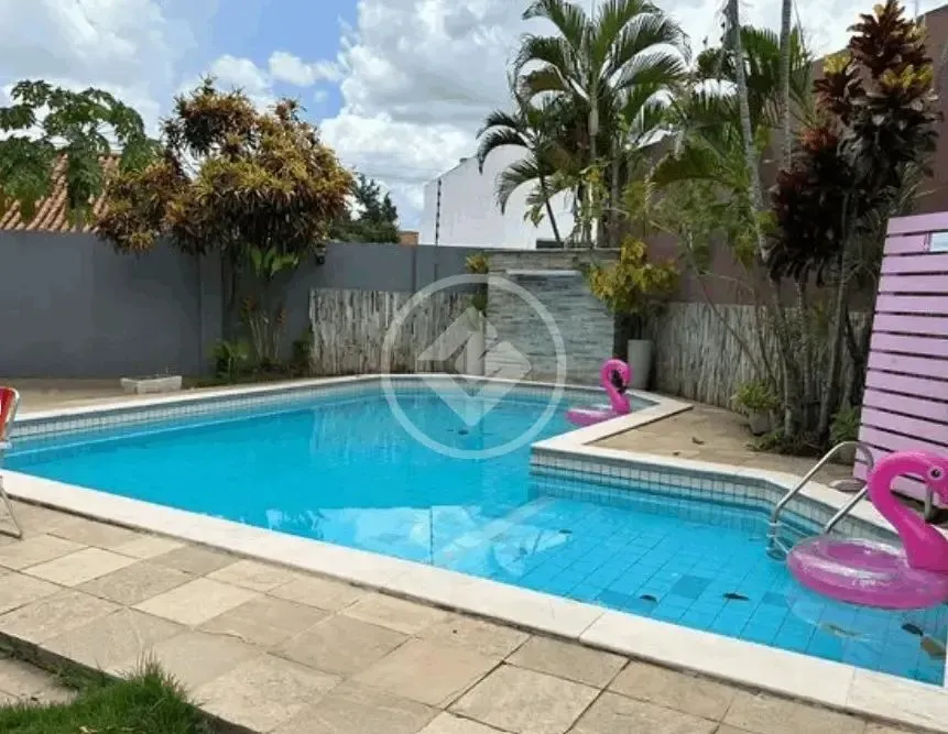 SOBRADO SANTA ROSA Casa à 3 quadras do shopping Estação Cuiabá - Terreno de 600 m2 com cas