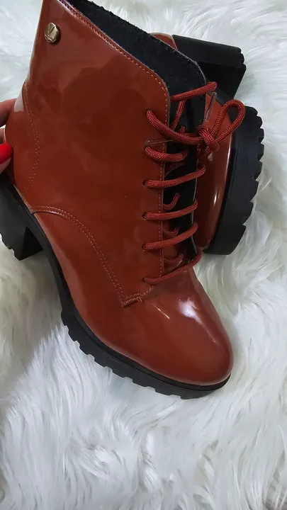 Bota Feminina Couro vermelha via Marte