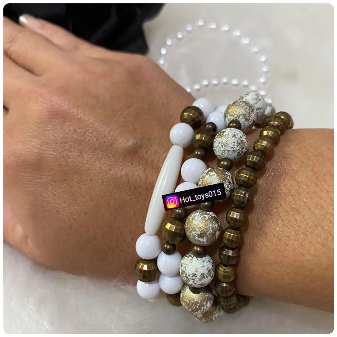 Conjunto de pulseiras com detalhes dou rados - Foto 2