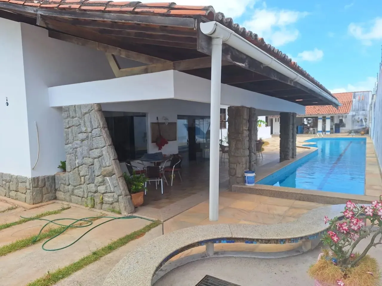 Aluga-se uma excelente casa no Calhau