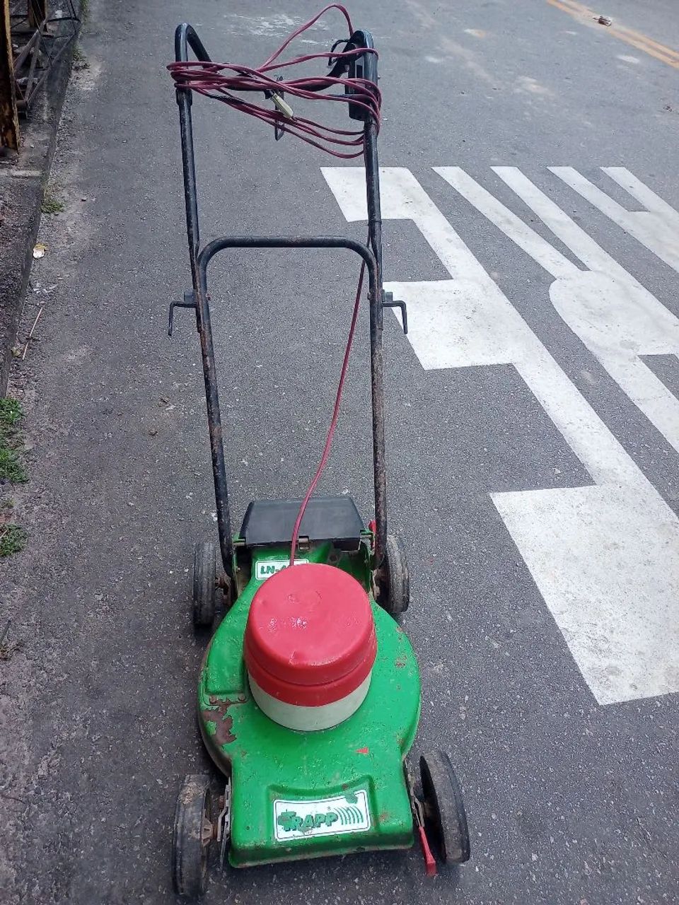 Roçadeira de grama profissional - Foto 5