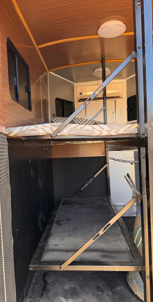 Trailer Reboque para Cavalos, Vaquejada completo de luxo! - Foto 8