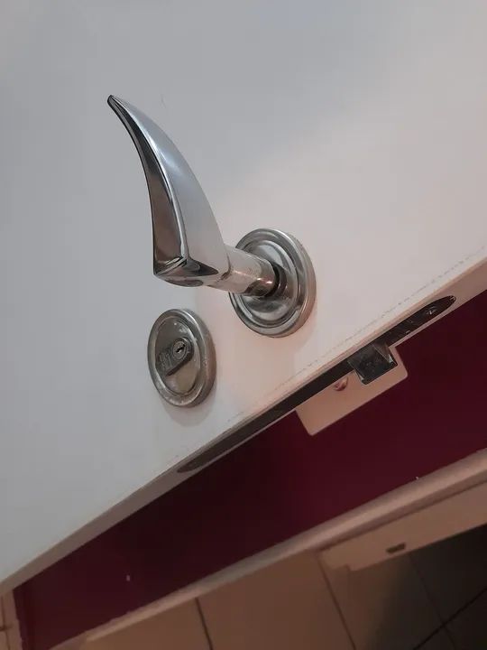 Porta básica de entrada 2,10 X 0,80. - Foto 2